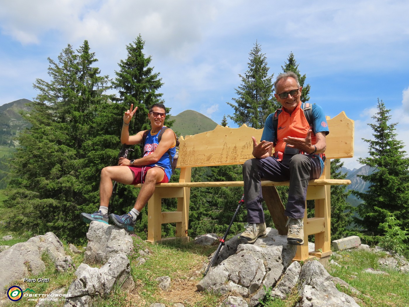 77 Sesta ed ultima panchina affacciata sulla conca di San Simone (1665 m).JPG